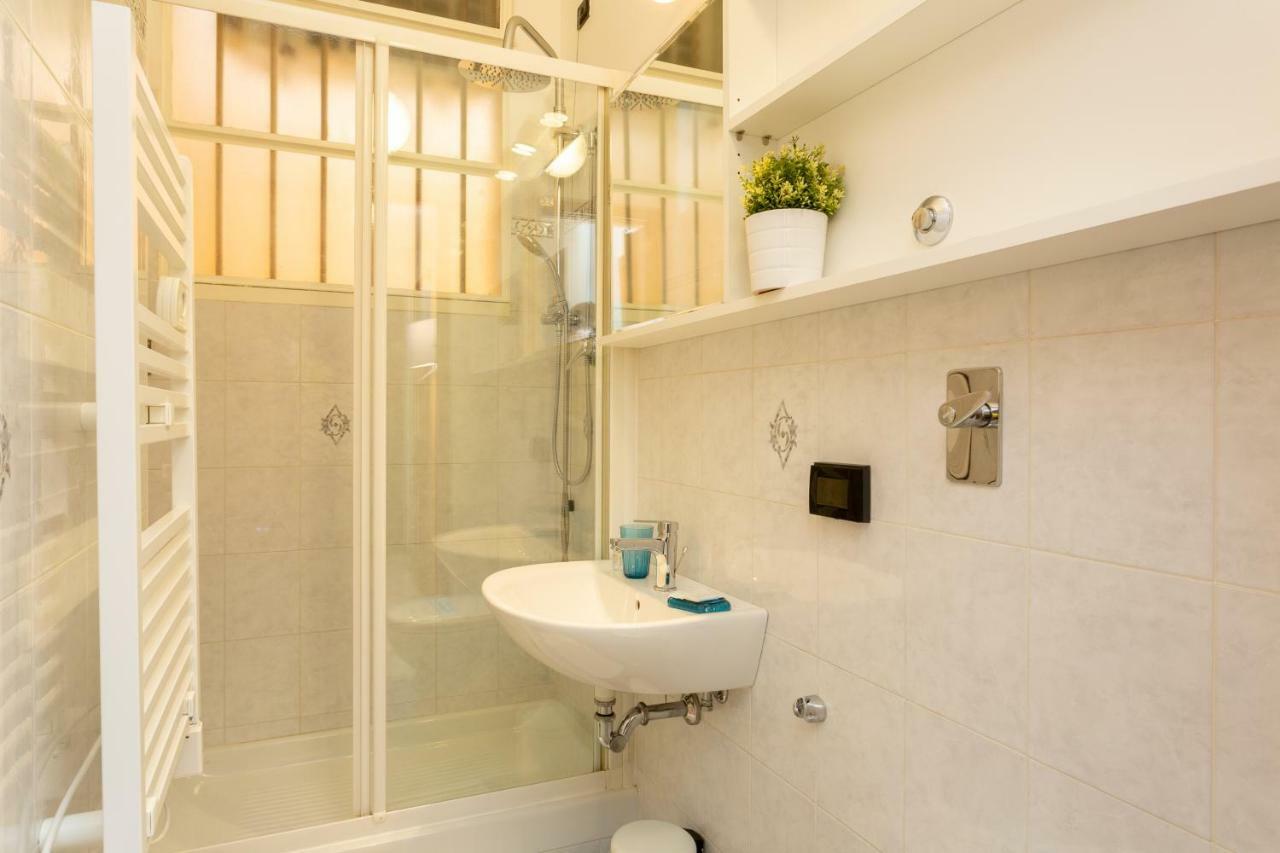 The Best Rent - Cozy Studio Apartment In Milan Downtown Milão Exterior foto