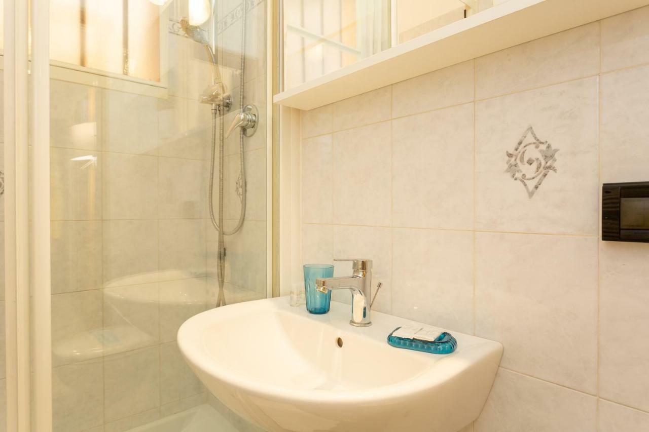 The Best Rent - Cozy Studio Apartment In Milan Downtown Milão Exterior foto